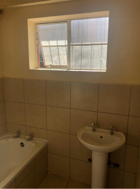 To Let 1 Bedroom Property for Rent in Southernwood Eastern Cape